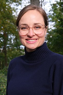 Frau  Julia Bräuer